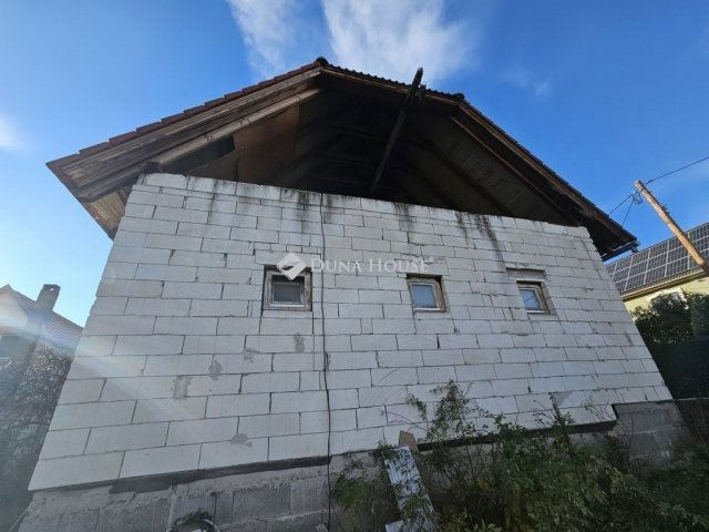 Eladó családi ház, Pécsett 69.9 M Ft, 3 szobás