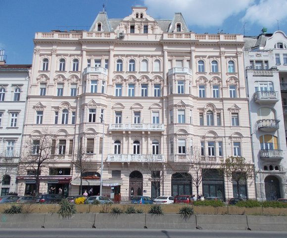 Eladó téglalakás, Budapesten, V. kerületben, Belgrád rakparton