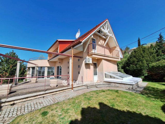 Eladó családi ház, Szentendrén 265 M Ft, 6 szobás