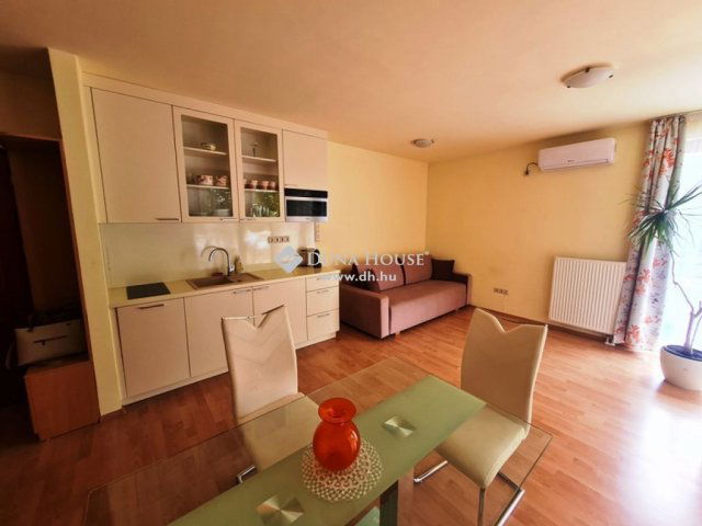 Eladó téglalakás, Siófokon 94.8 M Ft, 2 szobás