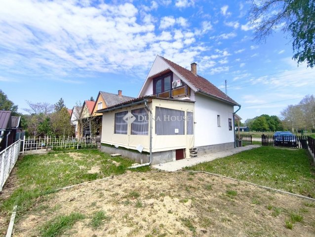 Eladó nyaraló, Dombóváron 31 M Ft, 4 szobás