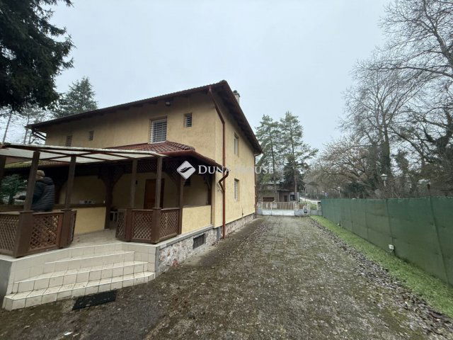 Eladó családi ház, Tatán 74.9 M Ft, 3 szobás