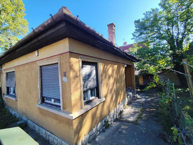 Eladó családi ház, Budapesten, III. kerületben 64.9 M Ft