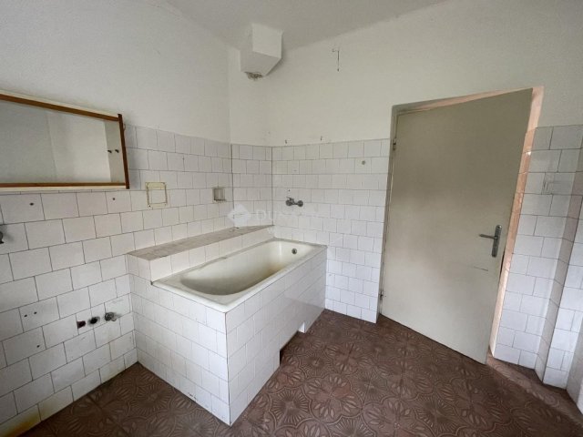 Eladó családi ház, Nagykőrösön 60 M Ft, 5 szobás