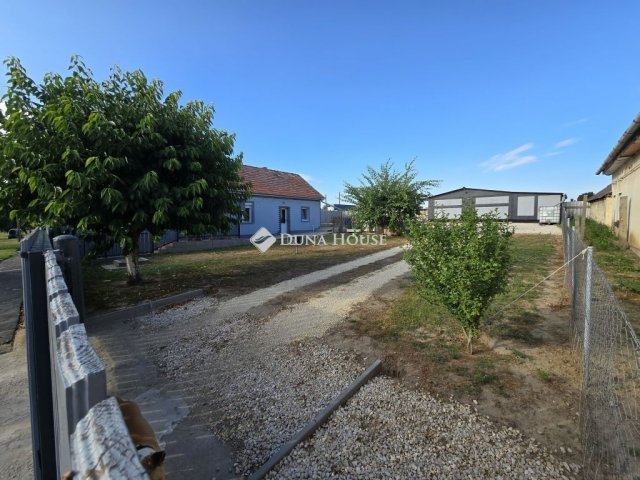 Eladó családi ház, Enyingen 48 M Ft, 2 szobás