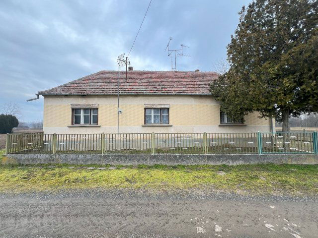 Eladó családi ház, Mohácson 17.5 M Ft, 3 szobás