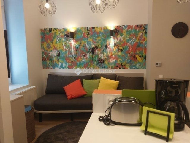 Eladó téglalakás, Budapesten, VI. kerületben 89.9 M Ft, 4 szobás