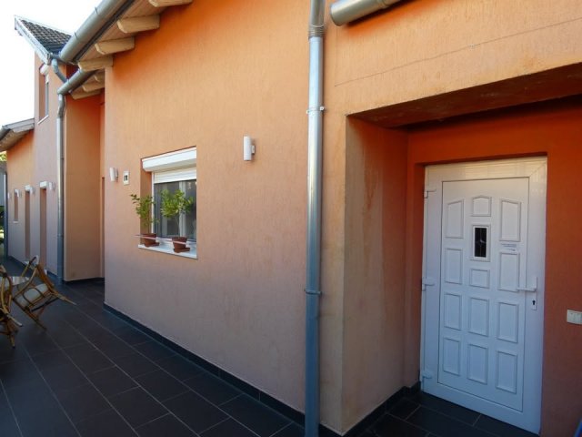 Eladó családi ház, Szegeden 150 M Ft, 5 szobás