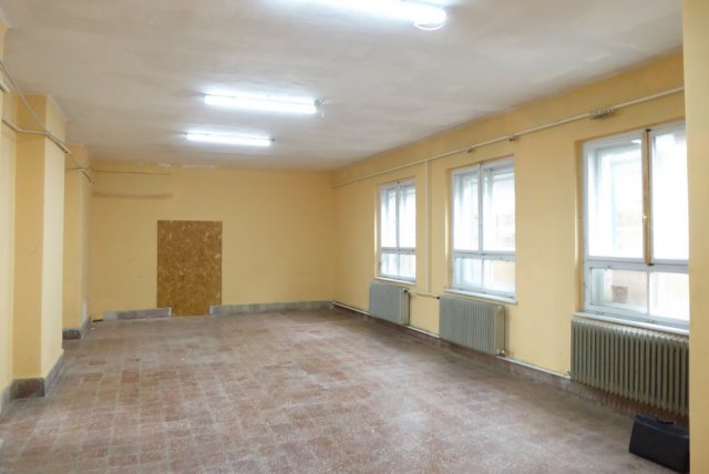 Kiadó ipari ingatlan, Pécsett, Szentlőrinci úton 36 E Ft / hó