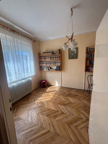 Eladó családi ház, Tatán 81.9 M Ft, 5 szobás