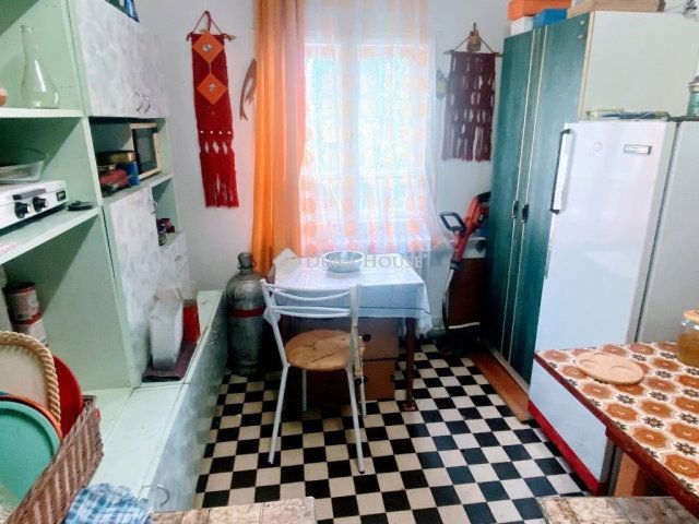 Eladó családi ház, Tasson 25.9 M Ft, 2 szobás