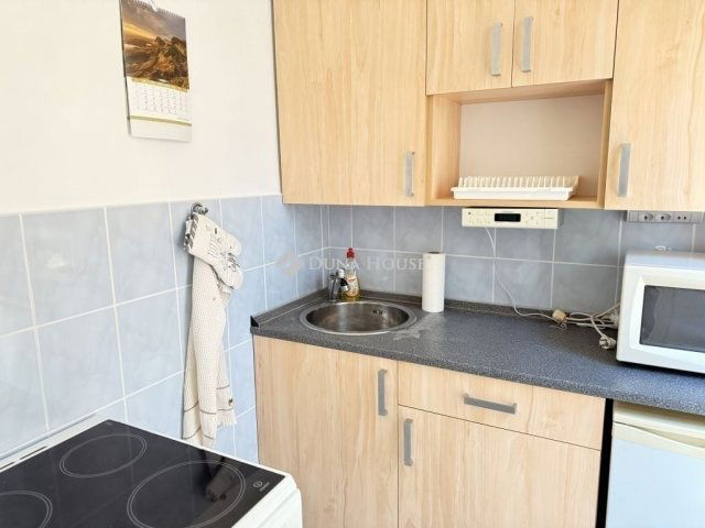 Eladó panellakás, Pécsett 35.5 M Ft, 1 szobás