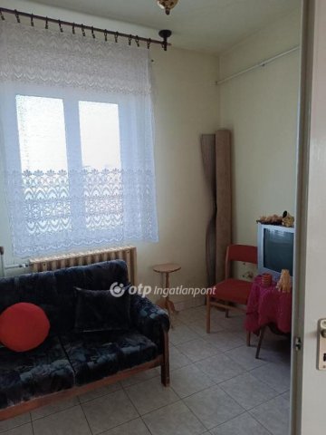 Eladó családi ház, Baktalórántházán 72 M Ft, 6 szobás