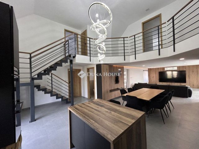 Eladó családi ház, Zalaszentgróton 140 M Ft, 6 szobás