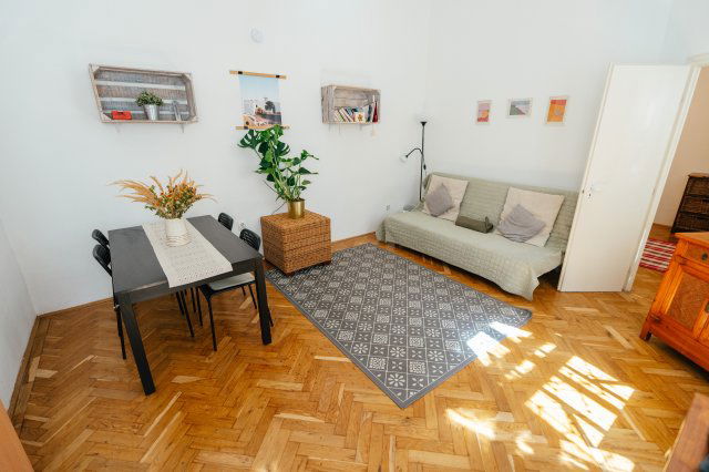 Eladó téglalakás, Budapesten, VI. kerületben 67.5 M Ft, 2 szobás