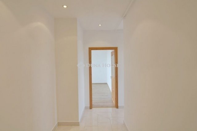 Eladó téglalakás, Kecskeméten 54.99 M Ft, 2 szobás