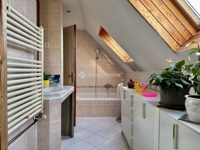 Eladó családi ház, Budakeszin 133 M Ft, 2+2 szobás