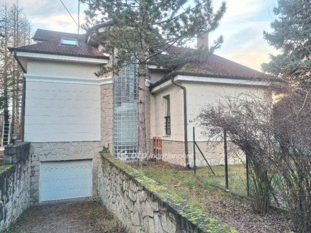 Eladó családi ház, Kisorosziban 144.9 M Ft, 6 szobás