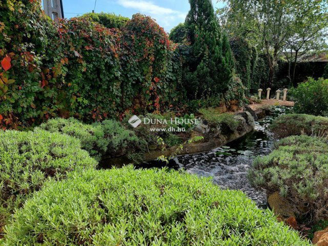 Eladó családi ház, Debrecenben 365 M Ft, 5 szobás