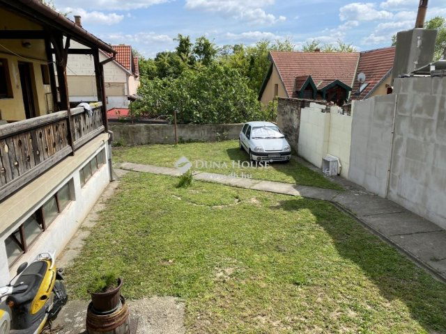 Eladó téglalakás, Pécsett 18.9 M Ft, 2 szobás