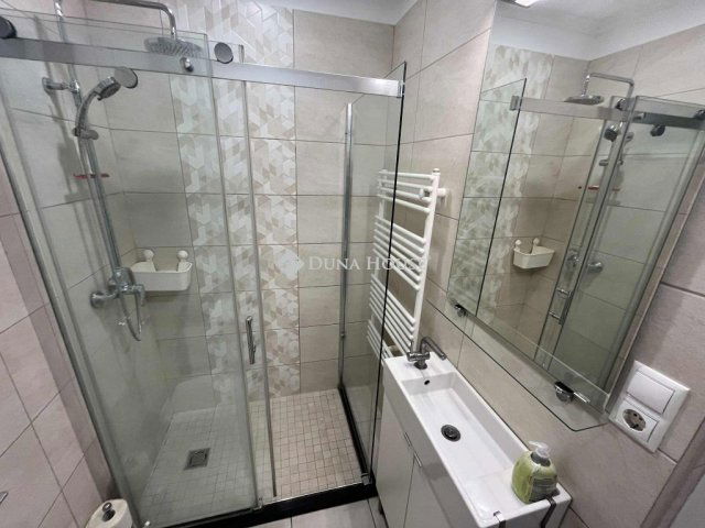 Kiadó családi ház, albérlet, Kecskeméten 150 E Ft / hó