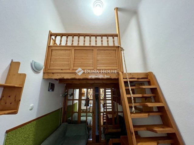 Eladó téglalakás, Budapesten, VI. kerületben 65 M Ft, 2 szobás