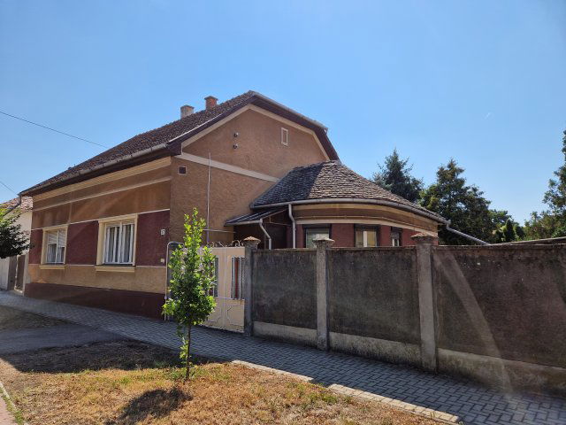 Eladó családi ház, Makón 45 M Ft, 3 szobás
