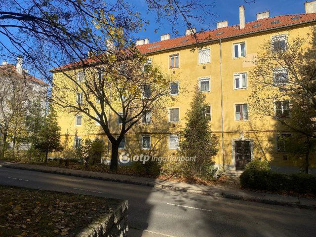 Eladó téglalakás, Veszprémben 57.9 M Ft, 3 szobás