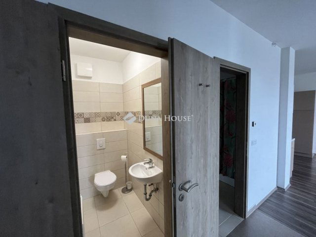 Eladó téglalakás, Székesfehérvárott 95 M Ft, 3 szobás