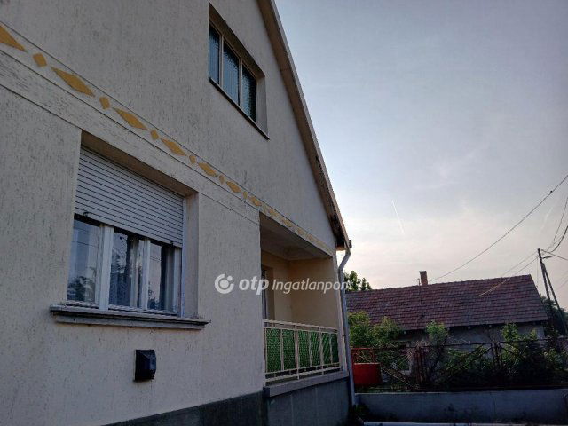 Eladó családi ház, Adácson 35 M Ft, 3 szobás