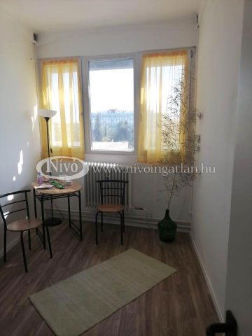 Eladó üzlethelyiség, Veszprémben 32.4 M Ft, 2 szobás