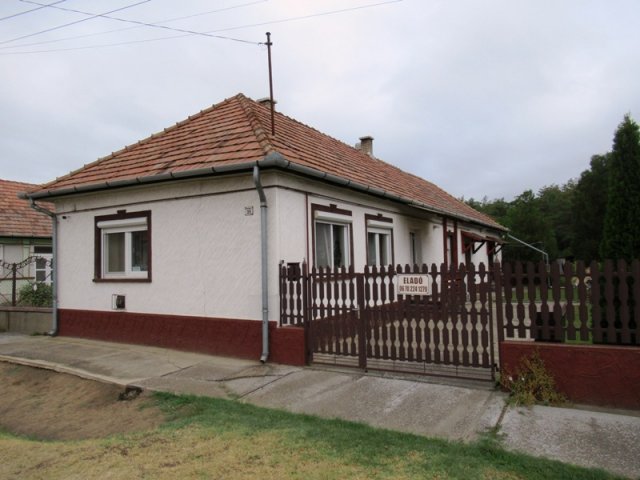 Eladó családi ház, Kakucson 38.5 M Ft, 2 szobás