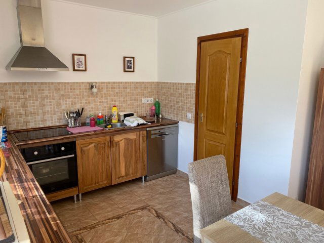 Eladó családi ház, Nyúlon 119.99 M Ft, 3+1 szobás