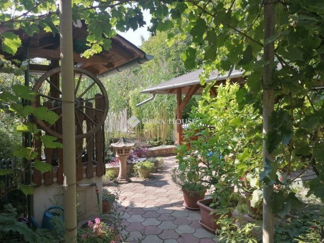 Eladó családi ház, Siklóson 115 M Ft, 3 szobás