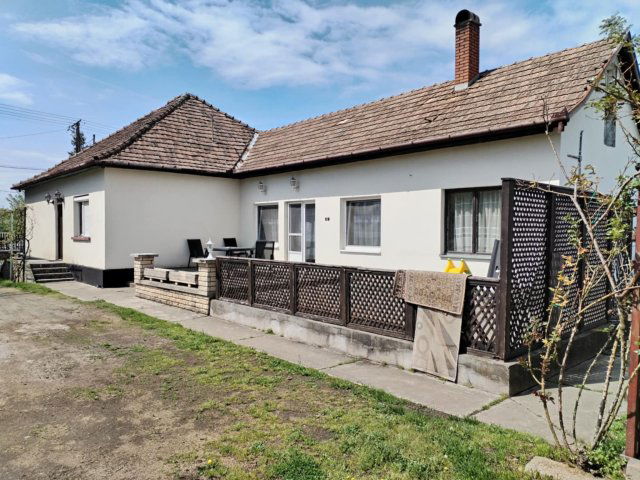 Eladó családi ház, Szirákon 31.9 M Ft, 4 szobás