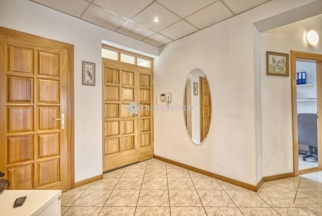 Eladó családi ház, Törökbálinton 365 M Ft, 9 szobás