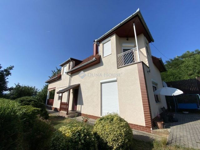 Eladó családi ház, Pécsett 125 M Ft, 5 szobás