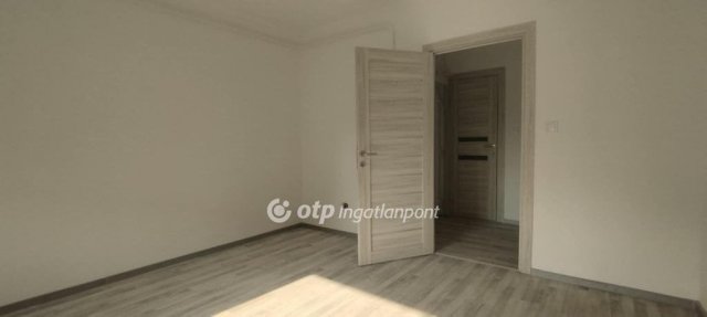 Eladó téglalakás, Szekszárdon 41 M Ft, 2 szobás