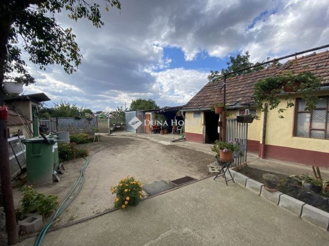 Eladó családi ház, Zsámbokon 35 M Ft, 2 szobás