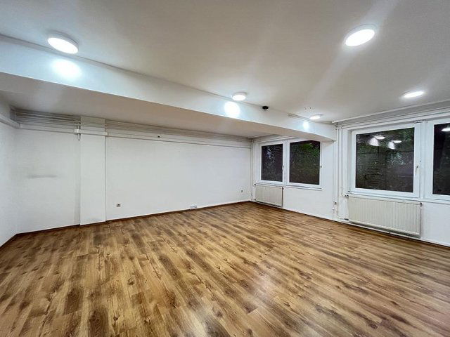 Kiadó iroda, Budapesten, III. kerületben 700 E Ft / hó, 6 szobás