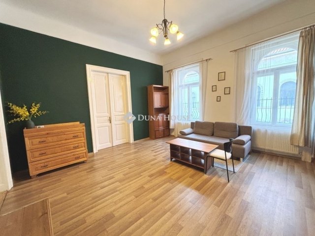 Eladó téglalakás, Budapesten, VI. kerületben 118 M Ft, 3 szobás