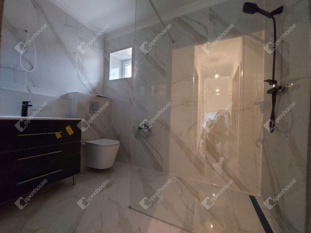 Eladó téglalakás, Győrött 125 M Ft, 4 szobás