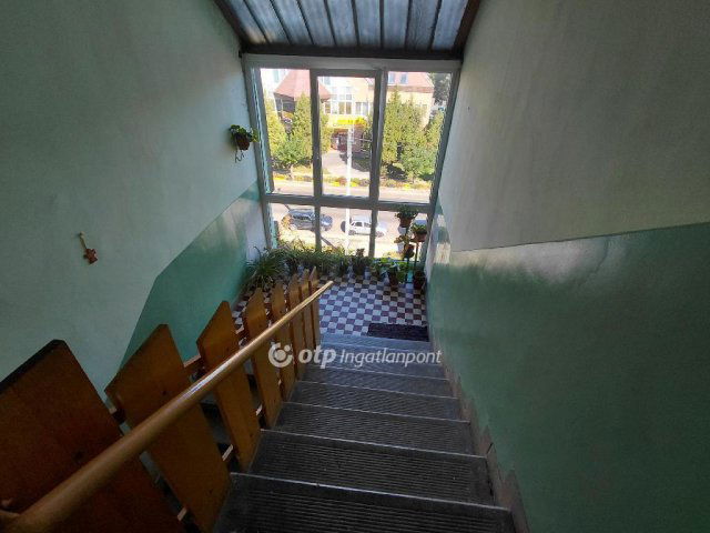 Eladó panellakás, Hatvanban 39 M Ft, 2 szobás