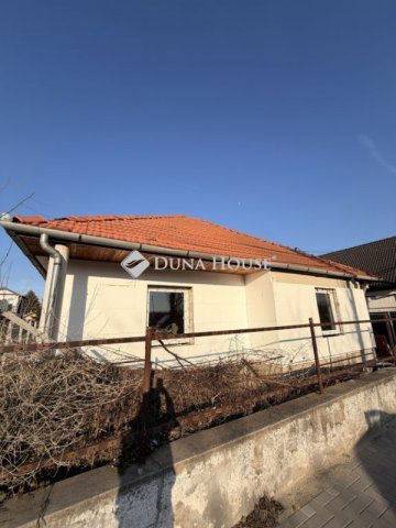 Eladó családi ház, Vecsésen 59.9 M Ft, 4 szobás