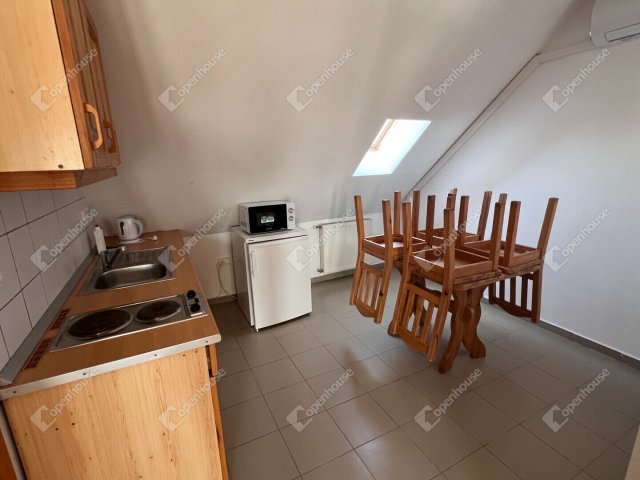 Kiadó téglalakás, albérlet, Hegykőn 1000 E Ft / hó, 10 szobás