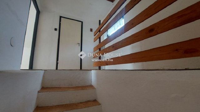 Eladó nyaraló, Oroszlányban 24.9 M Ft, 3 szobás