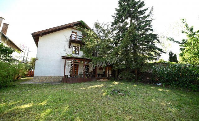 Eladó családi ház, Nagykovácsiban 159 M Ft, 10 szobás