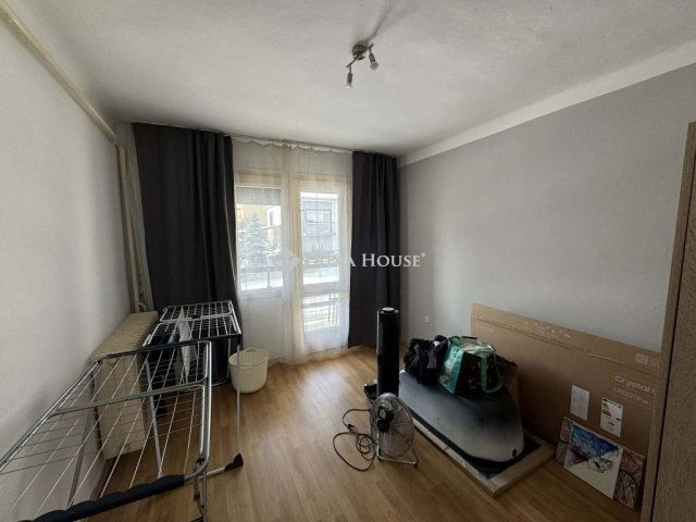 Eladó családi ház, Pécsett 62.5 M Ft, 9 szobás