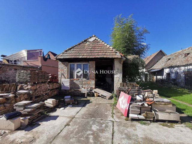 Eladó családi ház, Tatán, Táncsics Mihály utcában 48 M Ft