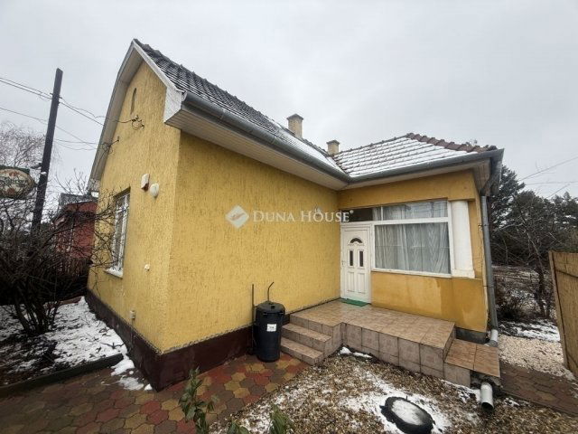 Eladó családi ház, Vecsésen 72.9 M Ft, 2 szobás